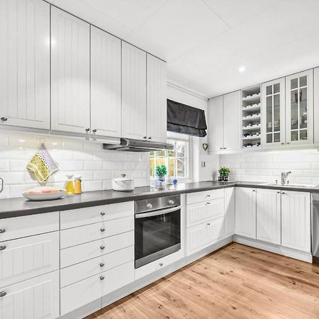 Private Room In Shared Apartment Trondheim Bagian luar foto